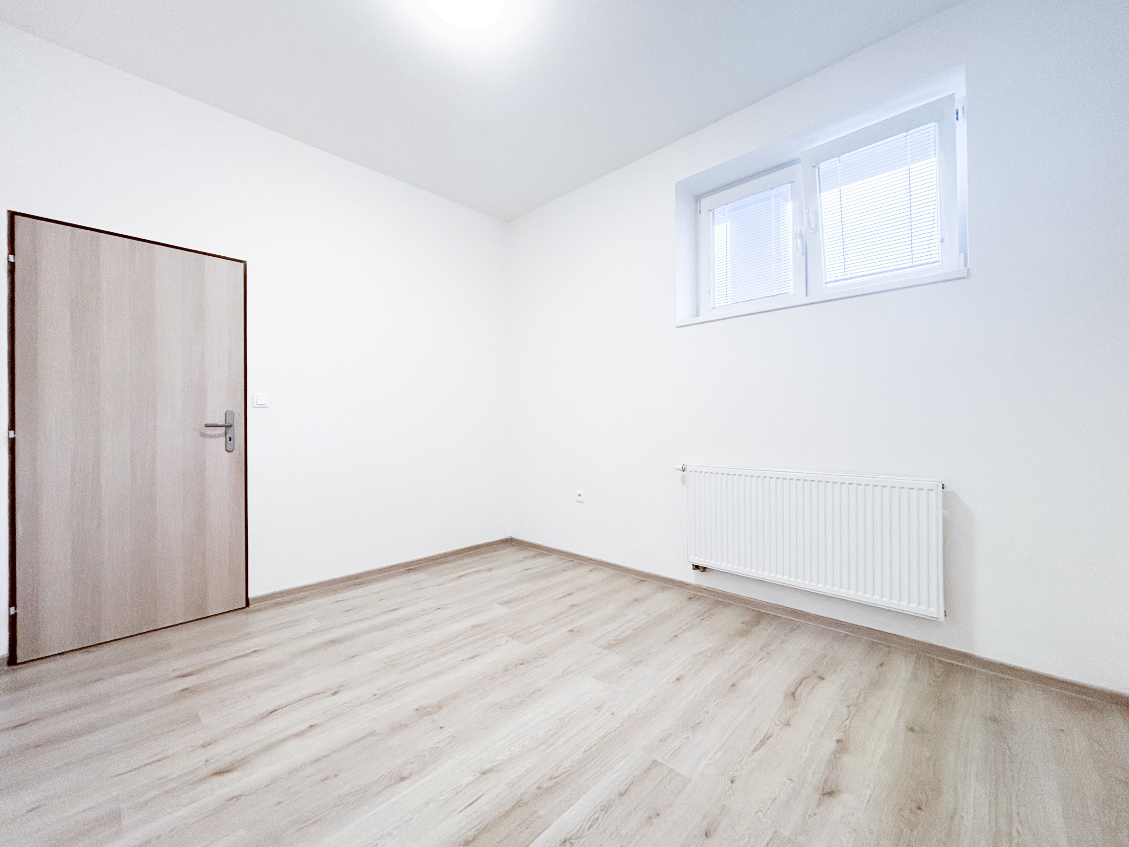 Prenájom | 2-izbovy byt s parkovaním, KNM