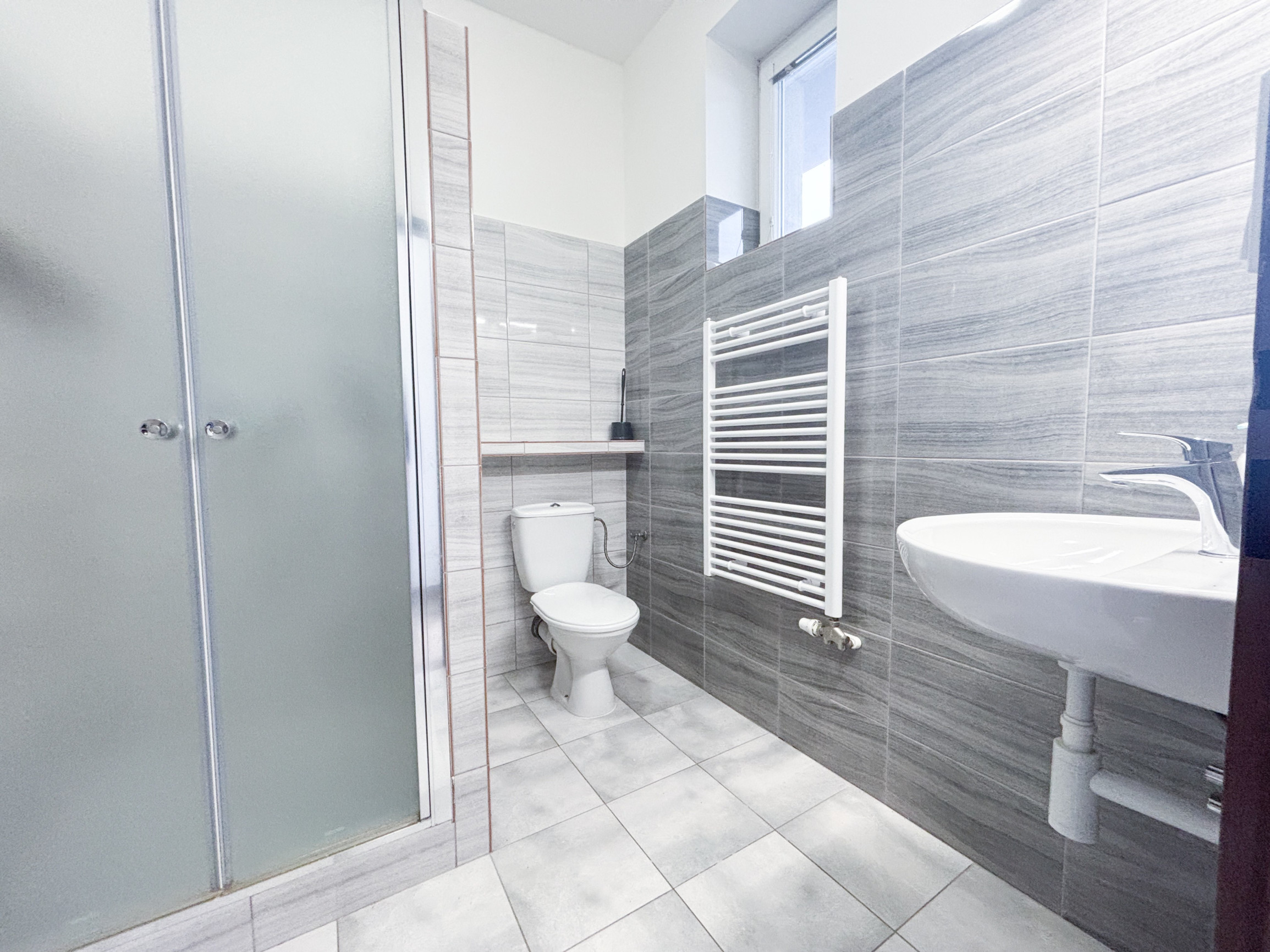 Prenájom | 2-izbovy byt s parkovaním, KNM