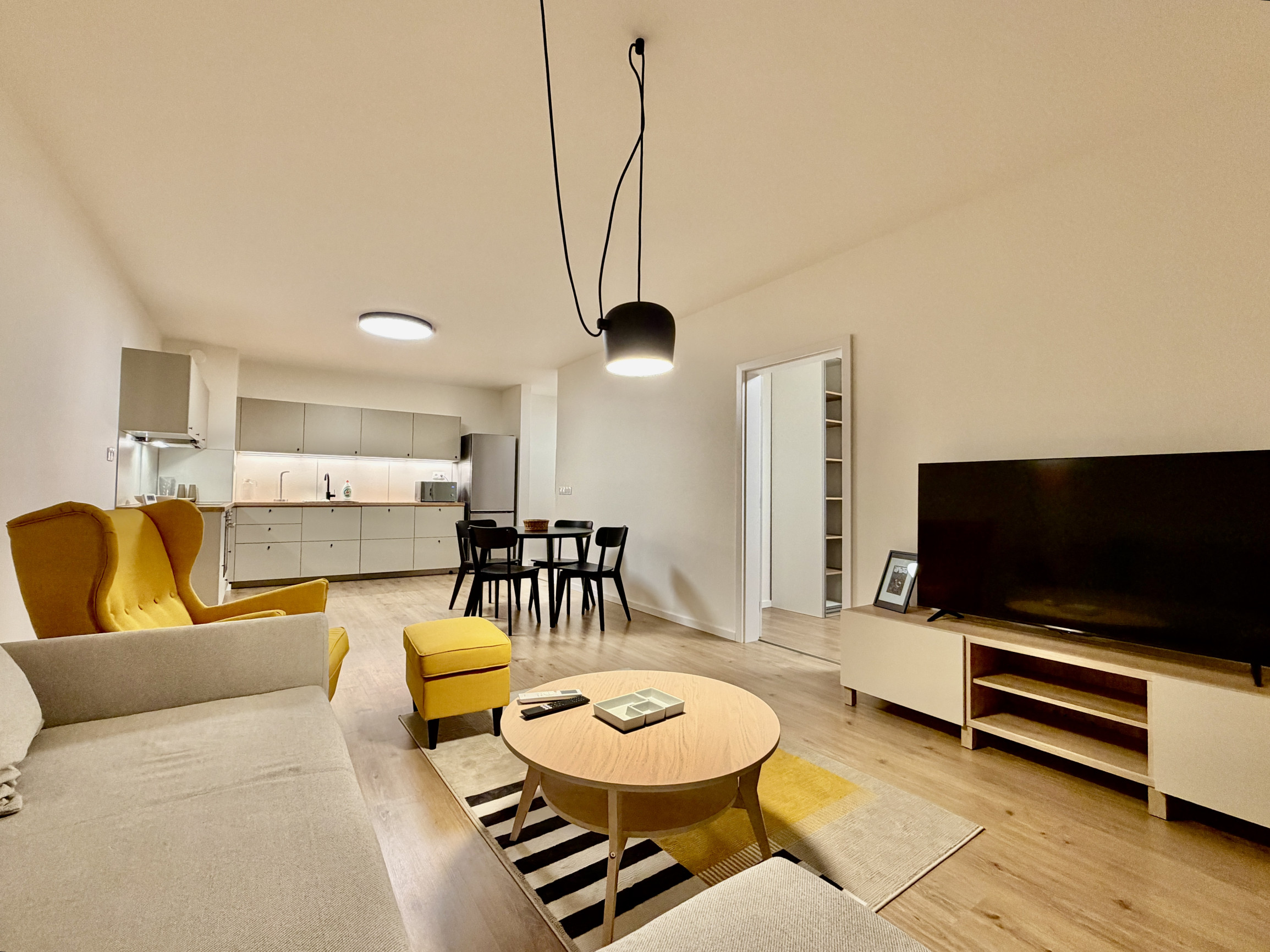 Prenájom 2-izbový byt s loggiou a garážou – Biely kríž