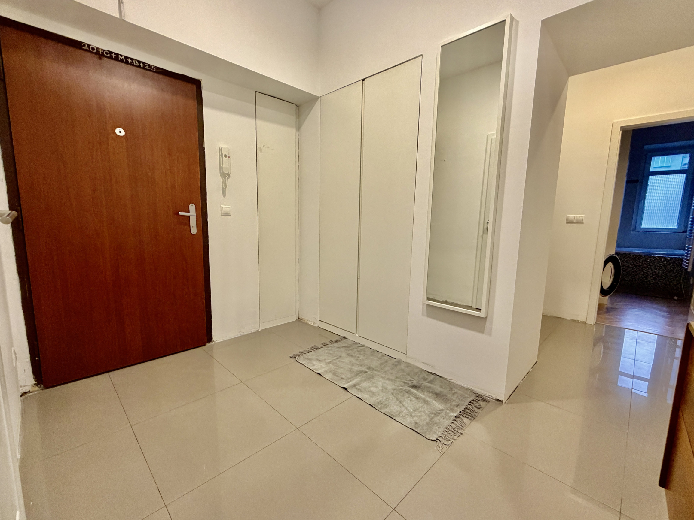 Prenájom 3-izbový byt s balkónom a výťahom – centrum BA