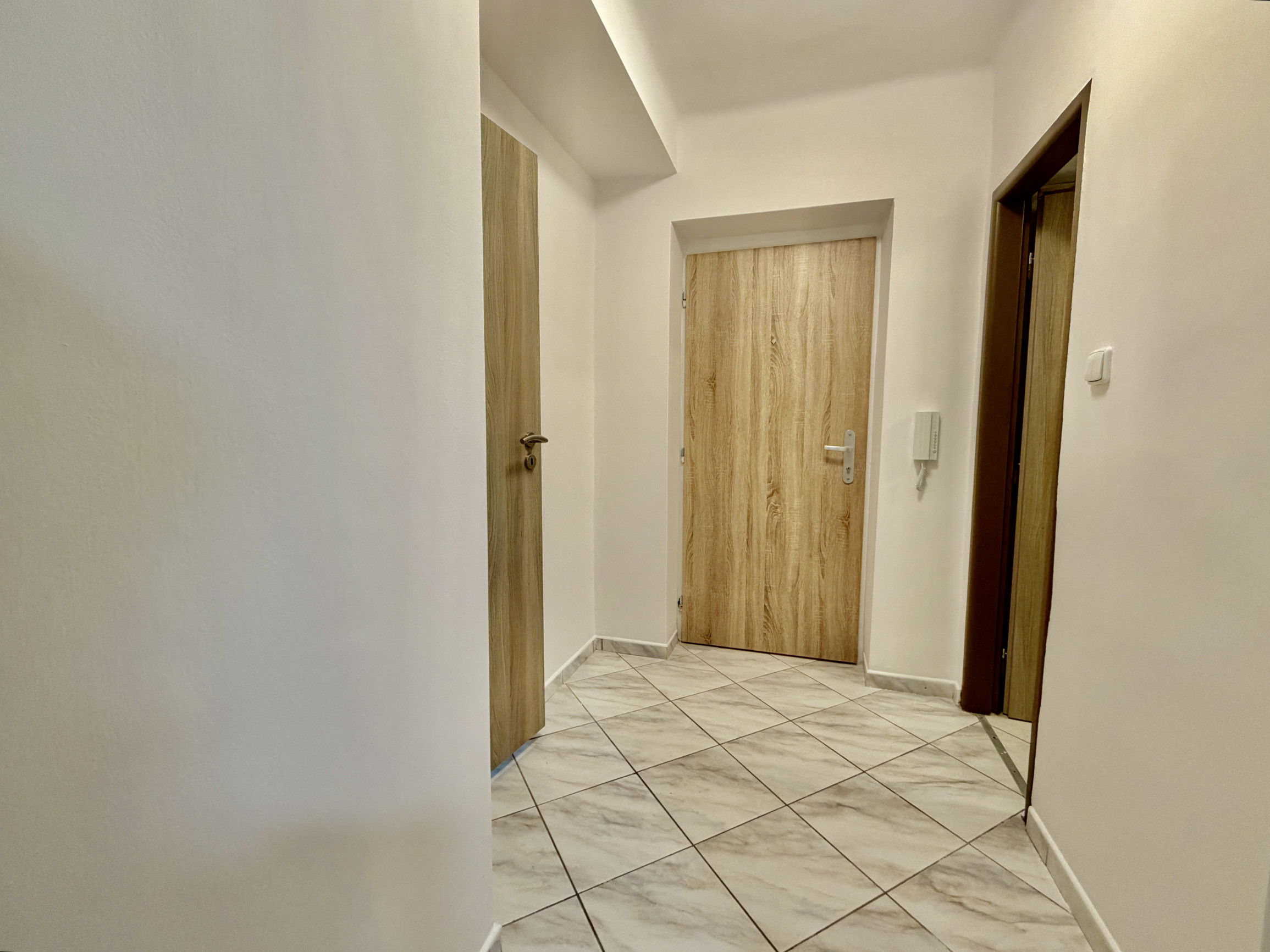 Prenájom 2 izbový byt po rekonštrukcii - Bratislava