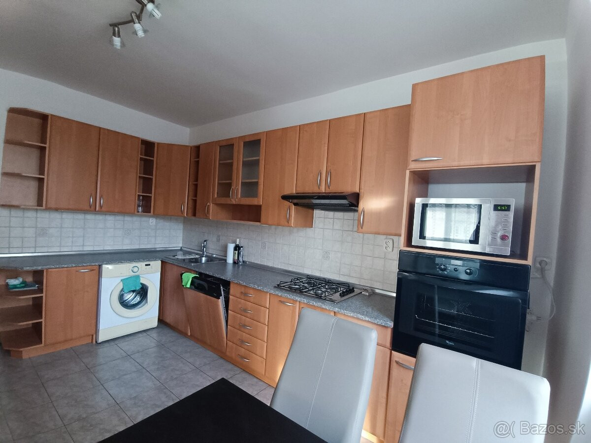 PRENÁJOM 3i, 77 m2 byt s logiou, Líščie Nivy, Ružinov.