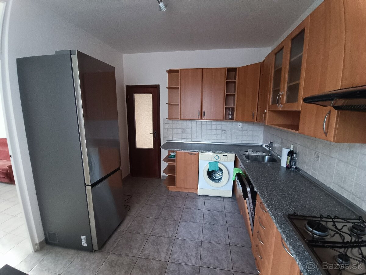 PRENÁJOM 3i, 77 m2 byt s logiou, Líščie Nivy, Ružinov.