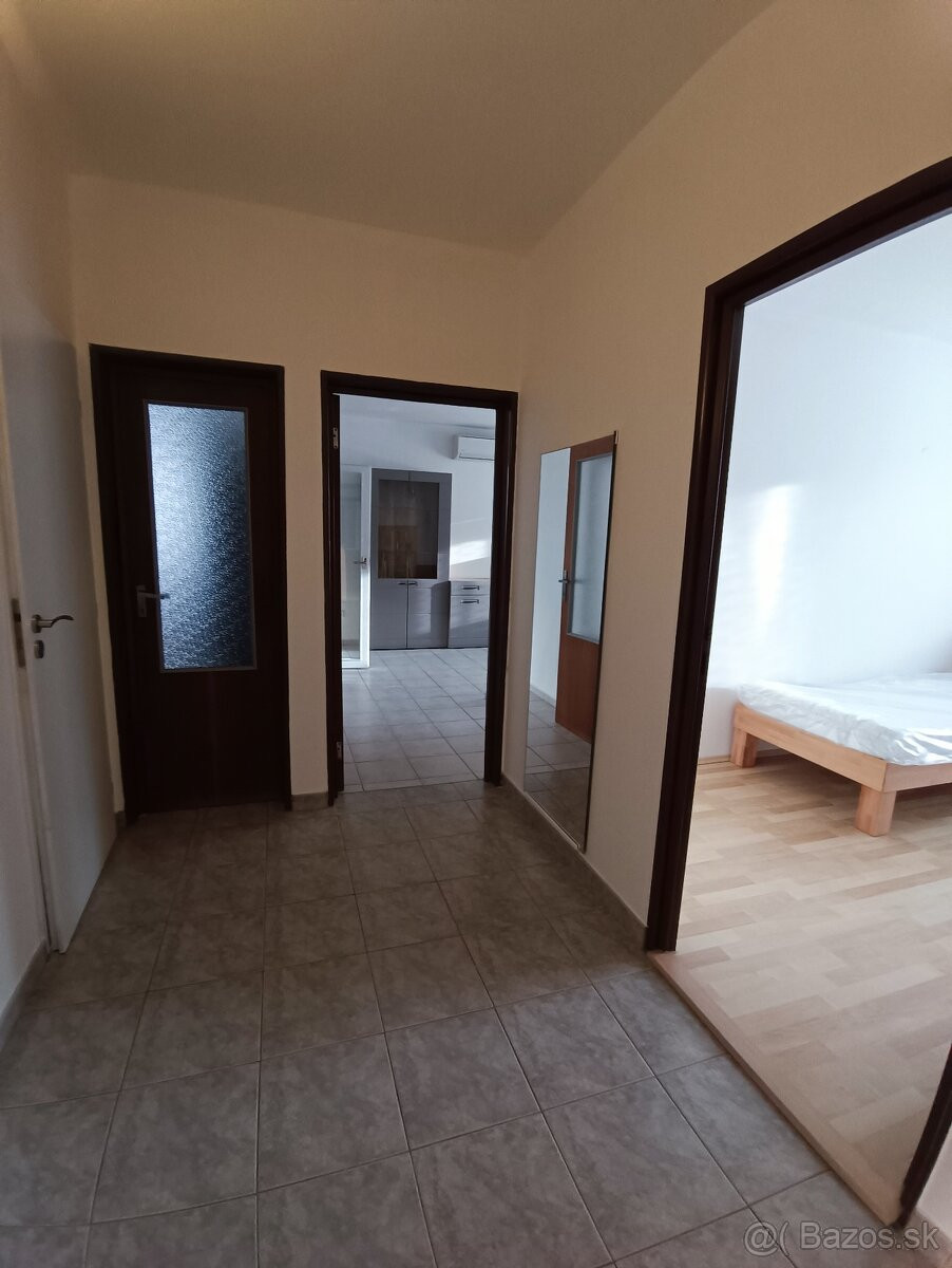 PRENÁJOM 3i, 77 m2 byt s logiou, Líščie Nivy, Ružinov.