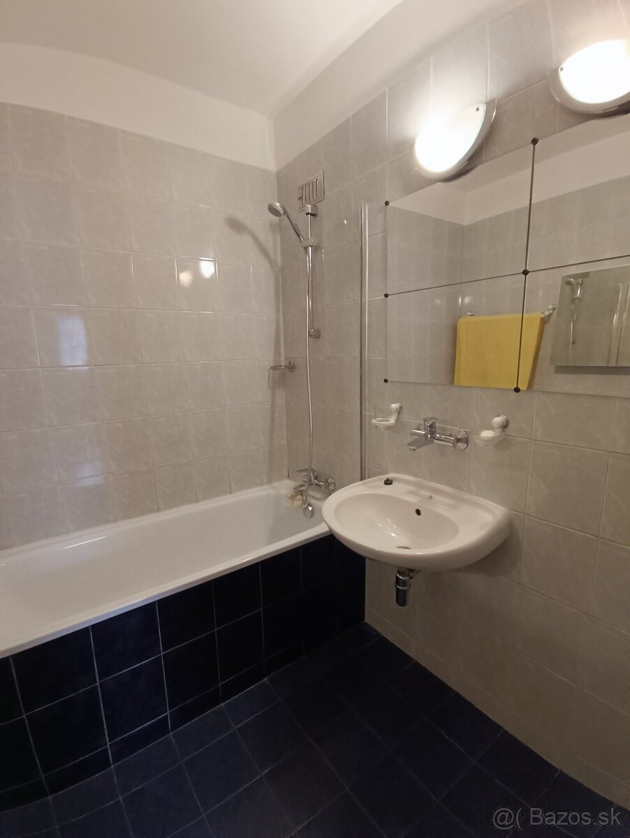 PRENÁJOM 3i, 77 m2 byt s logiou, Líščie Nivy, Ružinov.