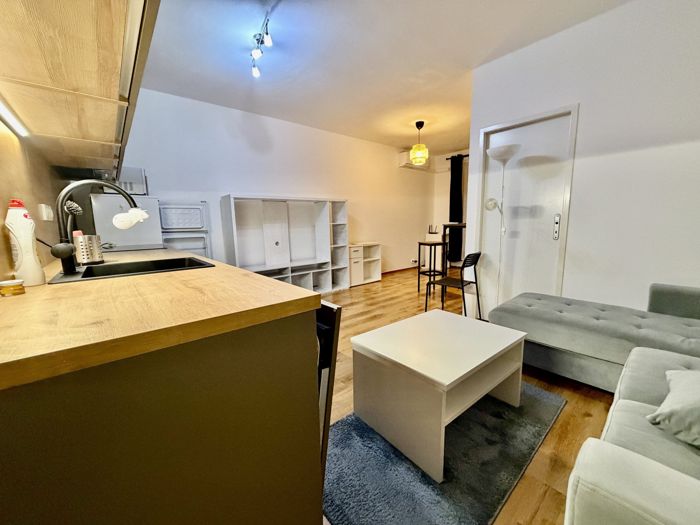 Prenájom 2 izbový byt s veľkým balkónom – Karlova Ves