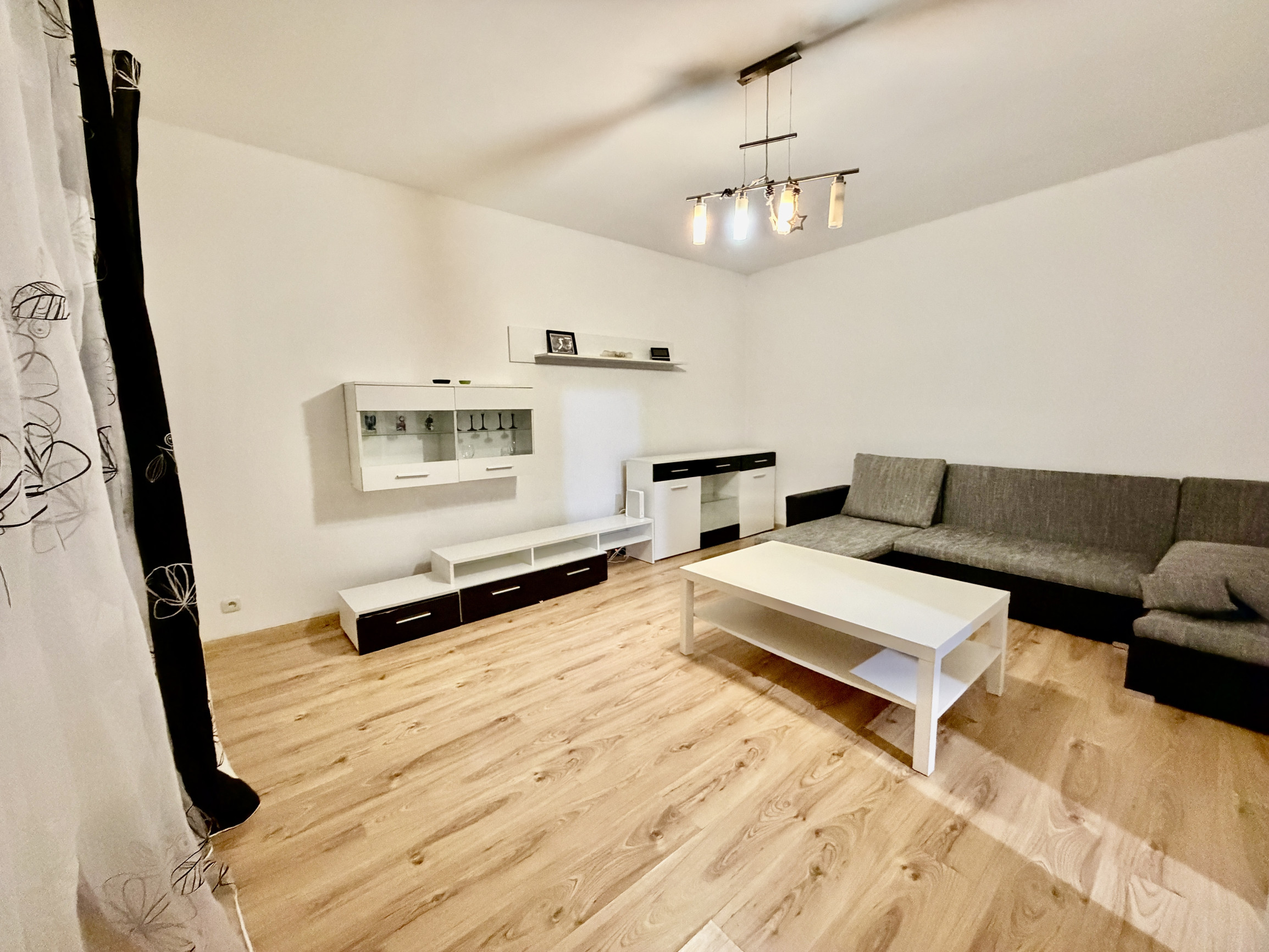 Prenájom 3-izbový rodinný dom na prenájom – 100 m², BA