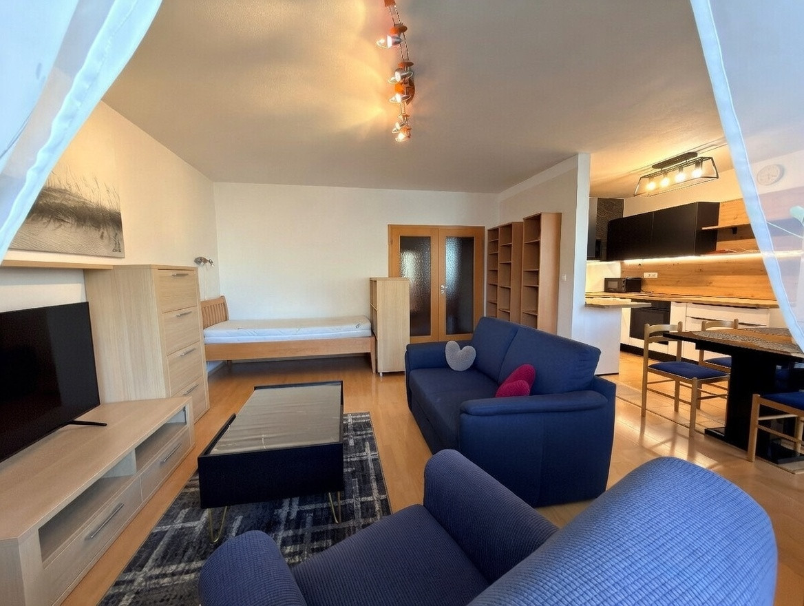 PRENÁJOM – 1i, 54 m2 byt s balkónom, Na križovatkách, Ružinov – Trnávka.