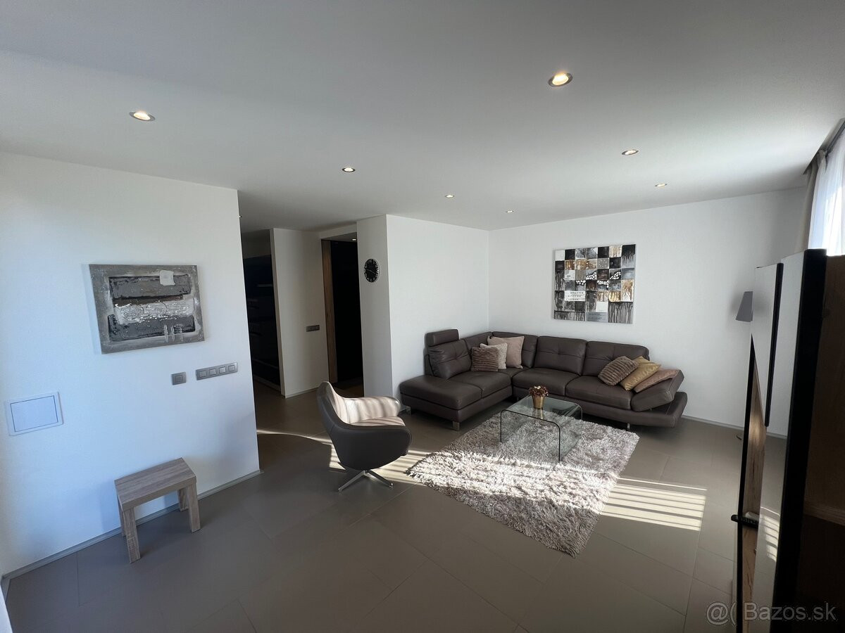 Prenájom 2i, 68 m2 byt na Kramároch s terasou a parkovaním.