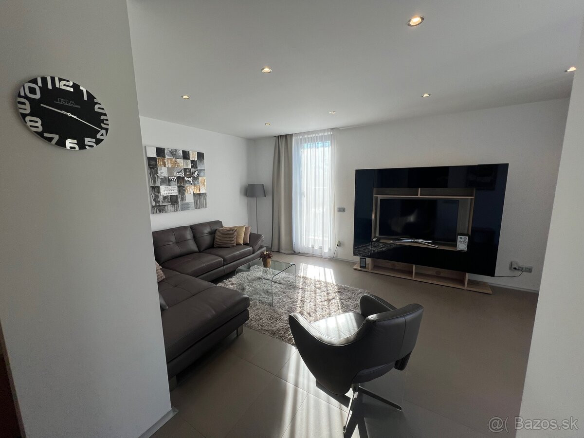 Prenájom 2i, 68 m2 byt na Kramároch s terasou a parkovaním.