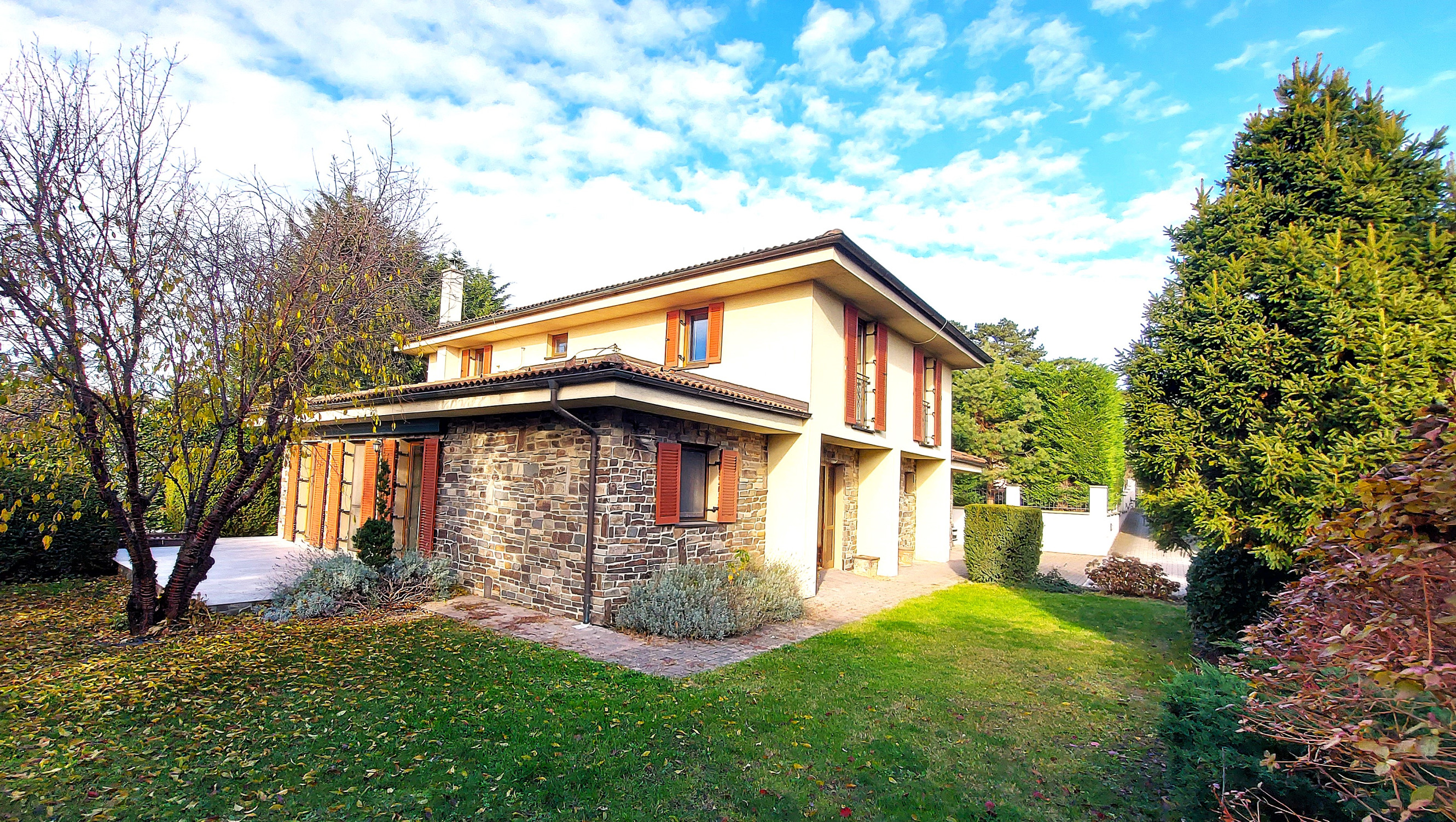 5i RD, UP 222 m2, pozemok 700 m2, Karpatská ul., Stupava.