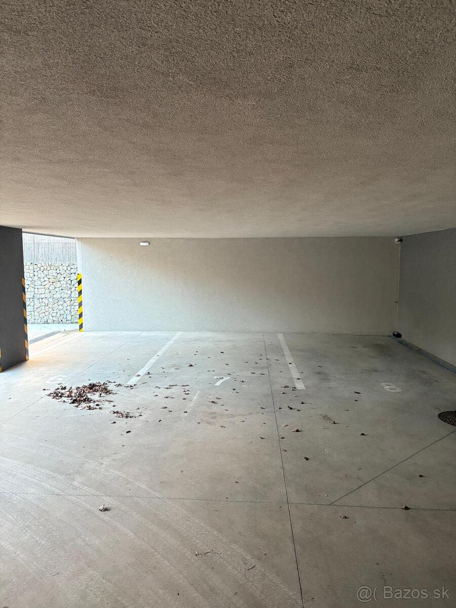 PREDAJ – gárážové miesto v rezidenčnom areáli, Drotárska cesta, Staré Mesto.