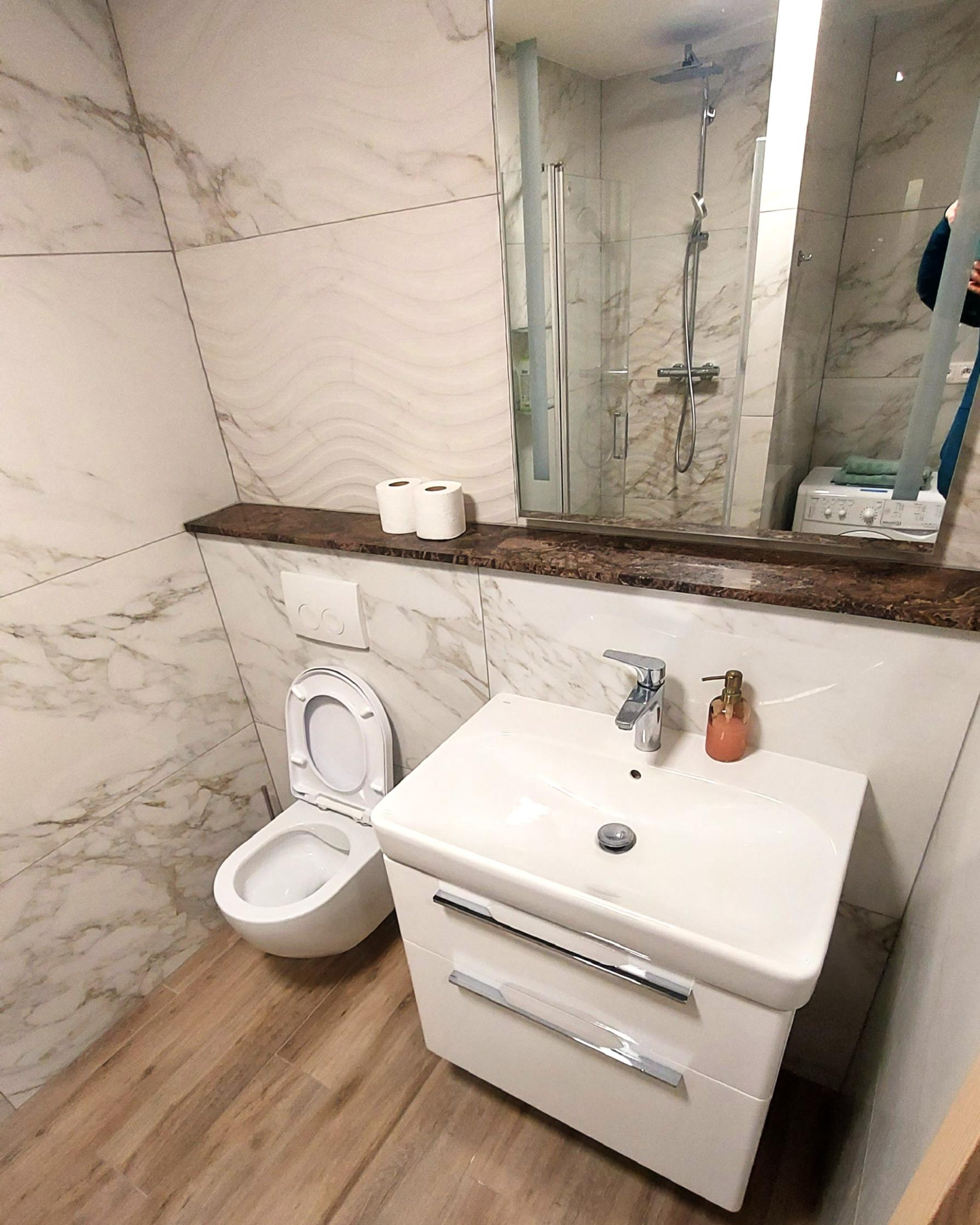 PRENÁJOM – Moderný 2i, byt, kompletne zariadený, Moskovská ul., BA.