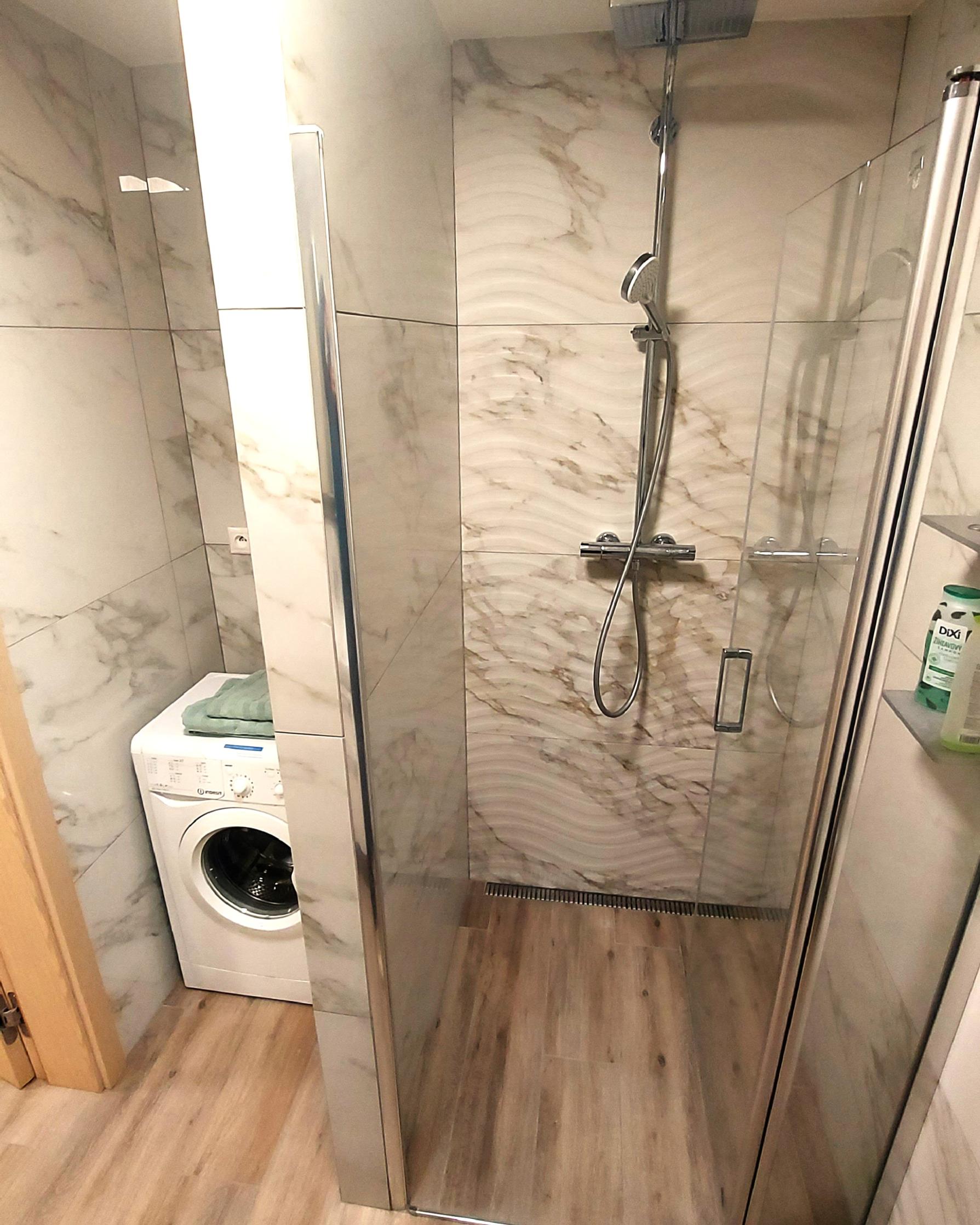 PRENÁJOM – Moderný 2i, byt, kompletne zariadený, Moskovská ul., BA.