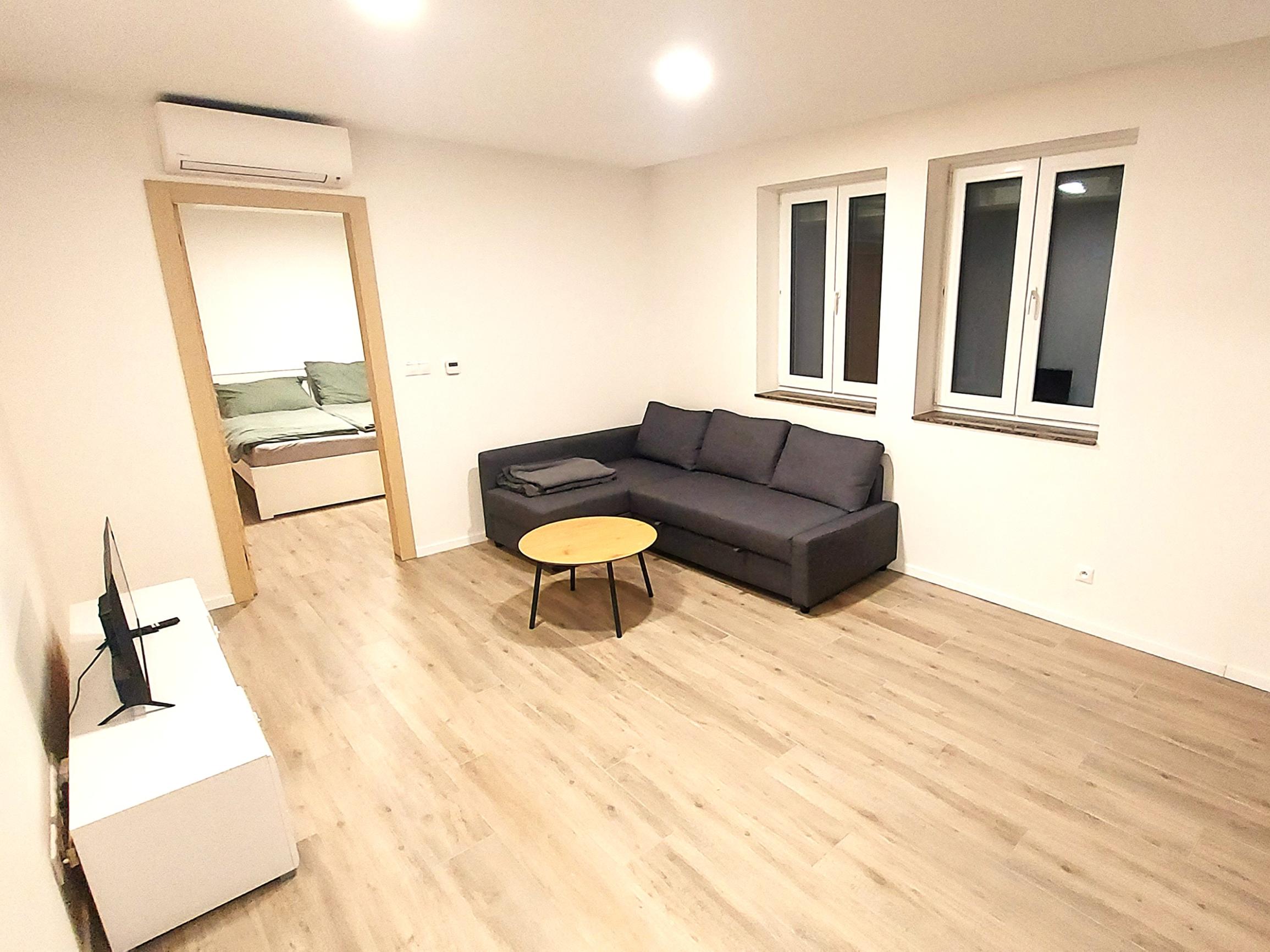 PRENÁJOM – Moderný 2i, byt, kompletne zariadený, Moskovská ul., BA.