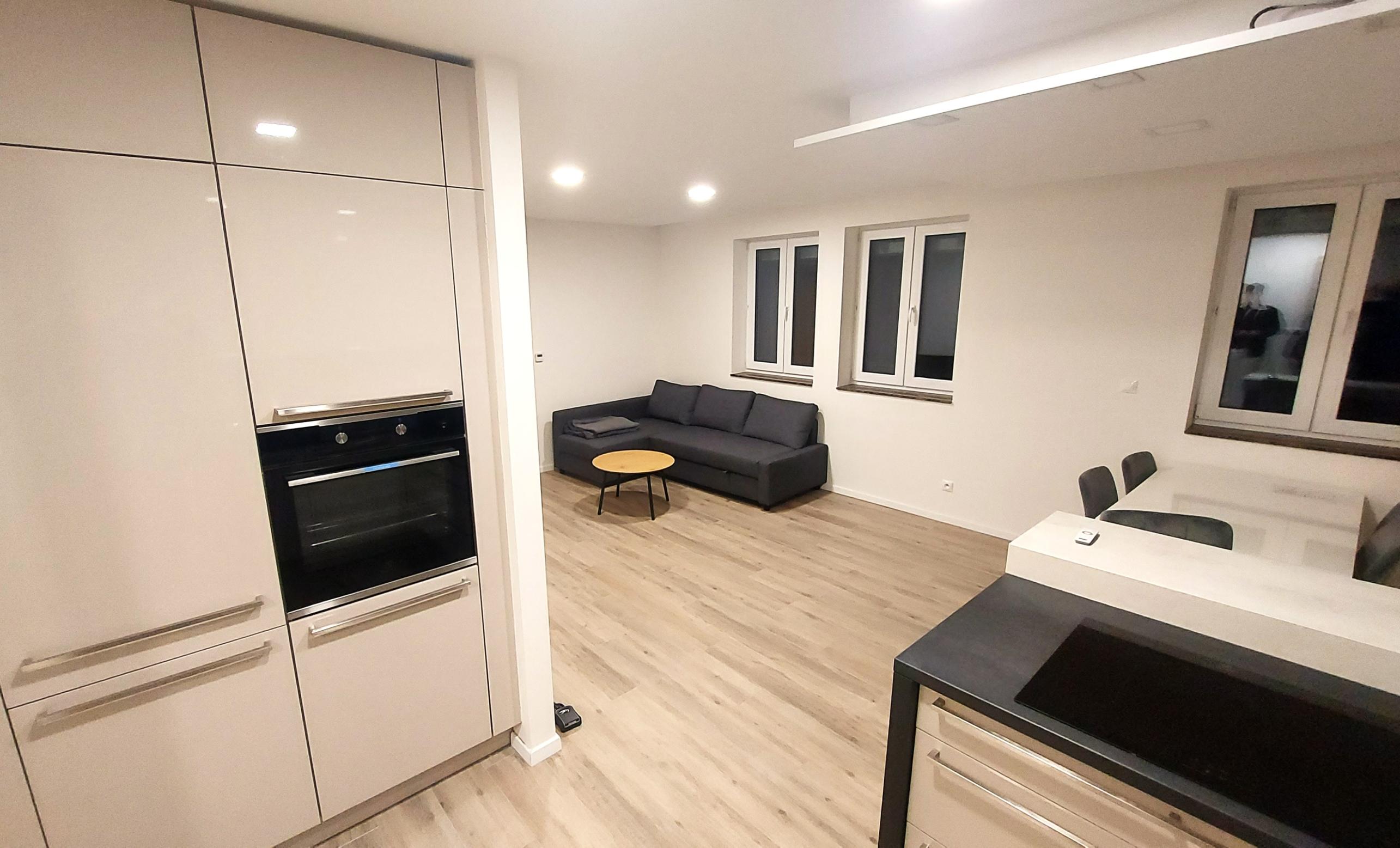 PRENÁJOM – Moderný 2i, byt, kompletne zariadený, Moskovská ul., BA.