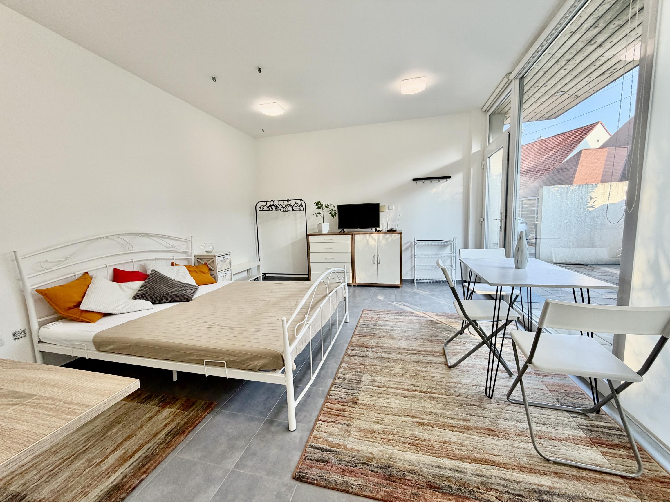 Garsónka s 10m² terasou a parkovaním – súkromie na Kramároch