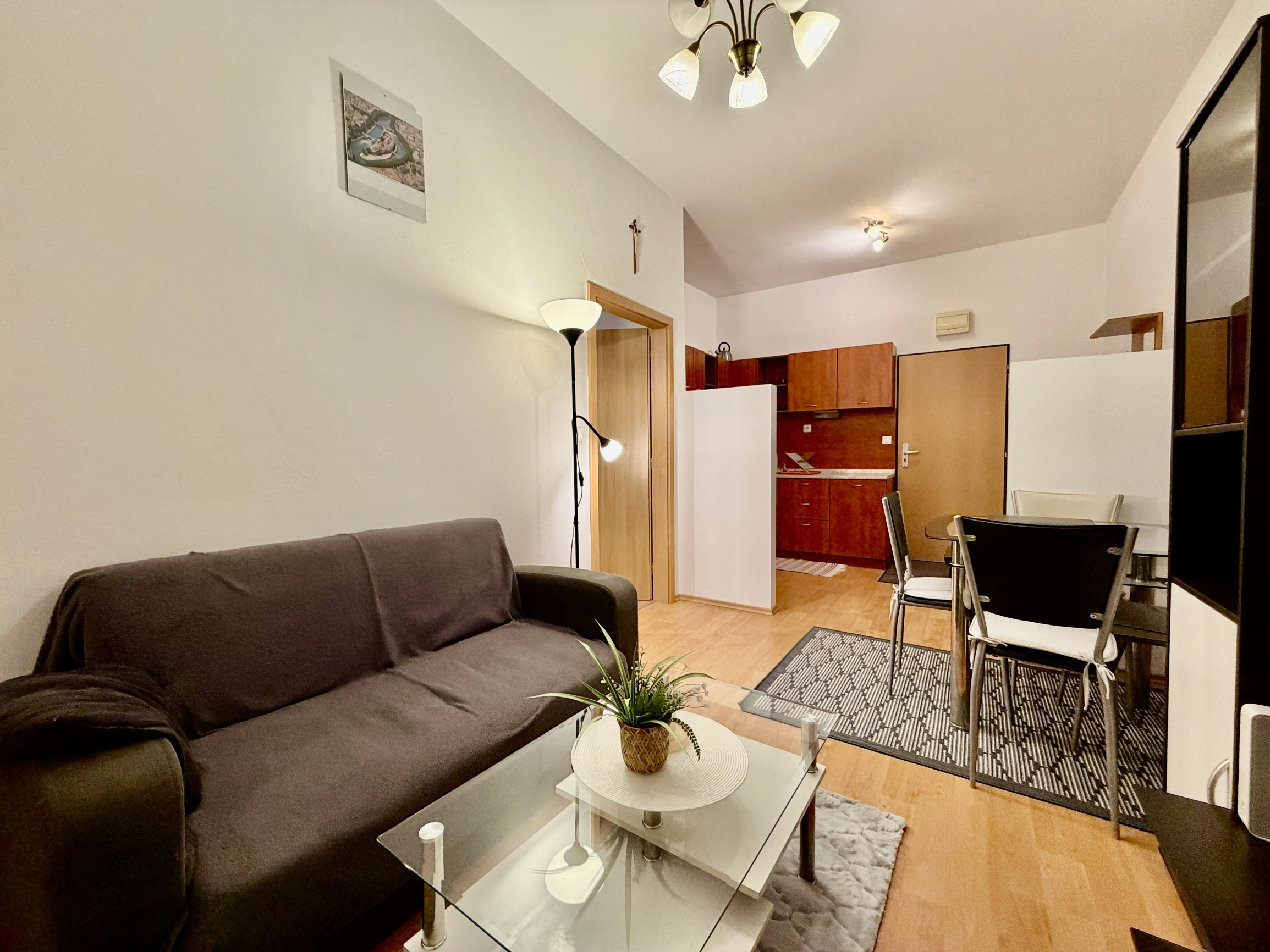 Moderný 2i byt s 3m stropmi a rekuperáciou v srdci Rače