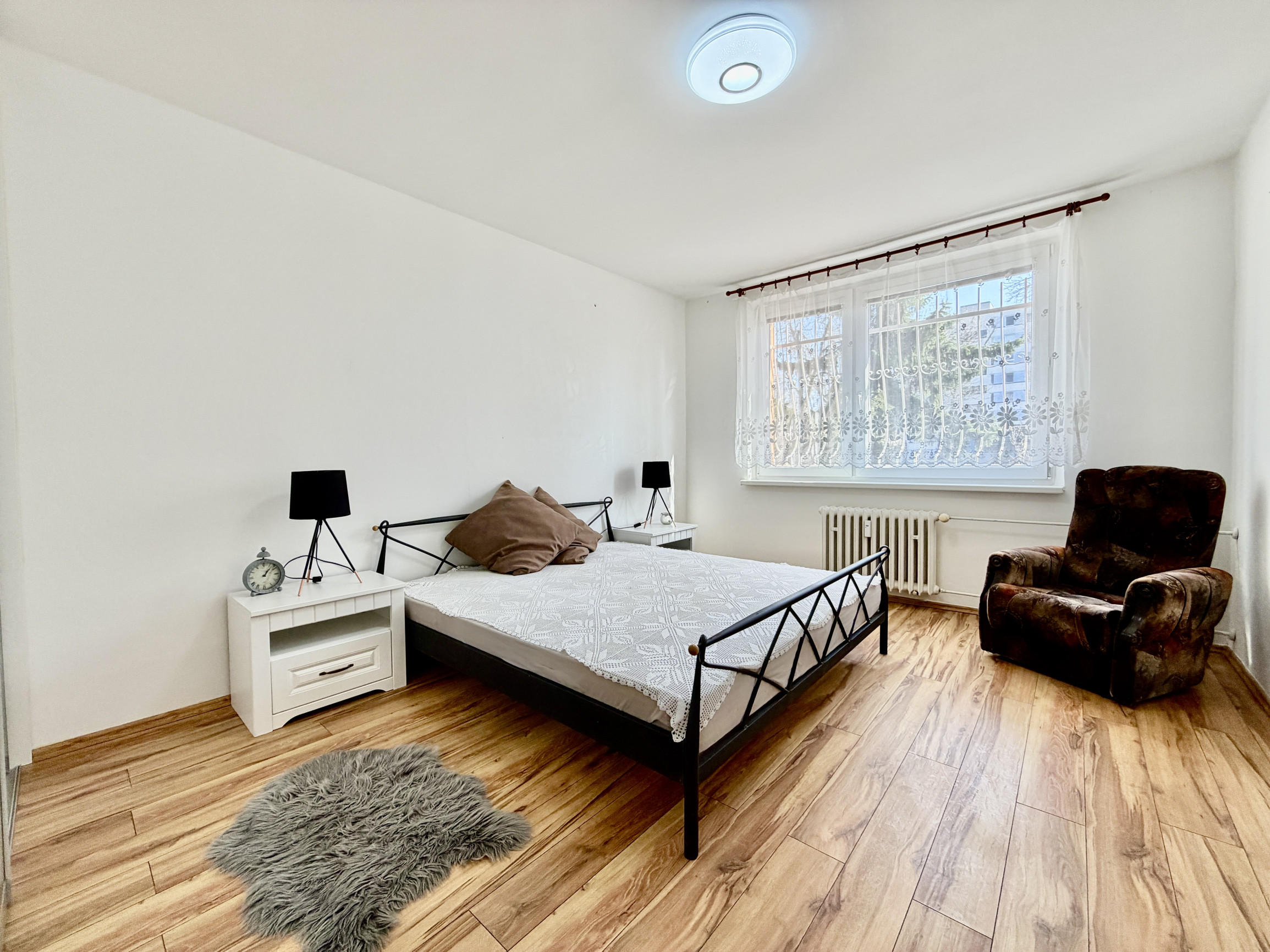 Priestranný 2i byt (56 m²) na prízemí v tichom Ružinove