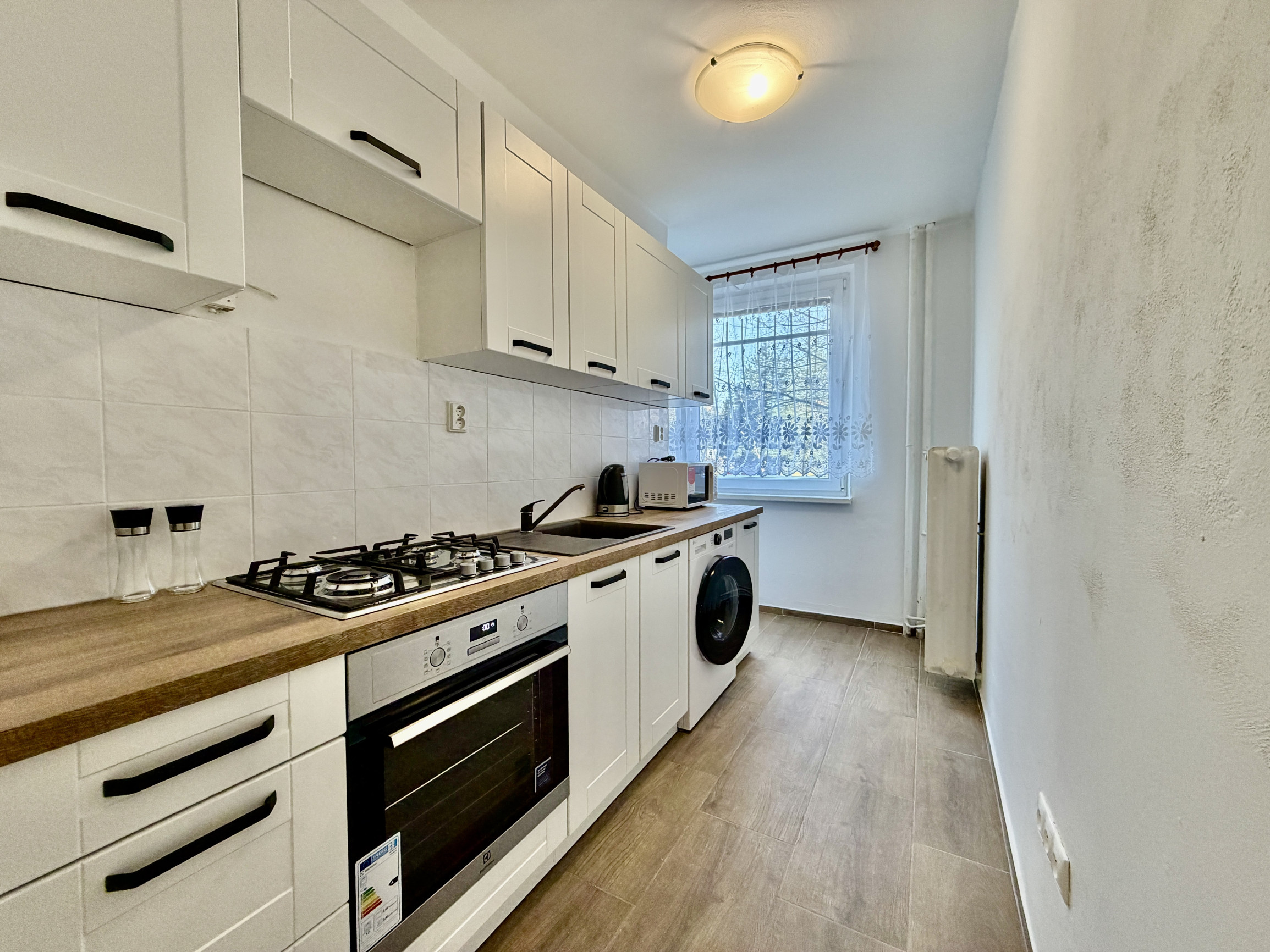 Priestranný 2i byt (56 m²) na prízemí v tichom Ružinove