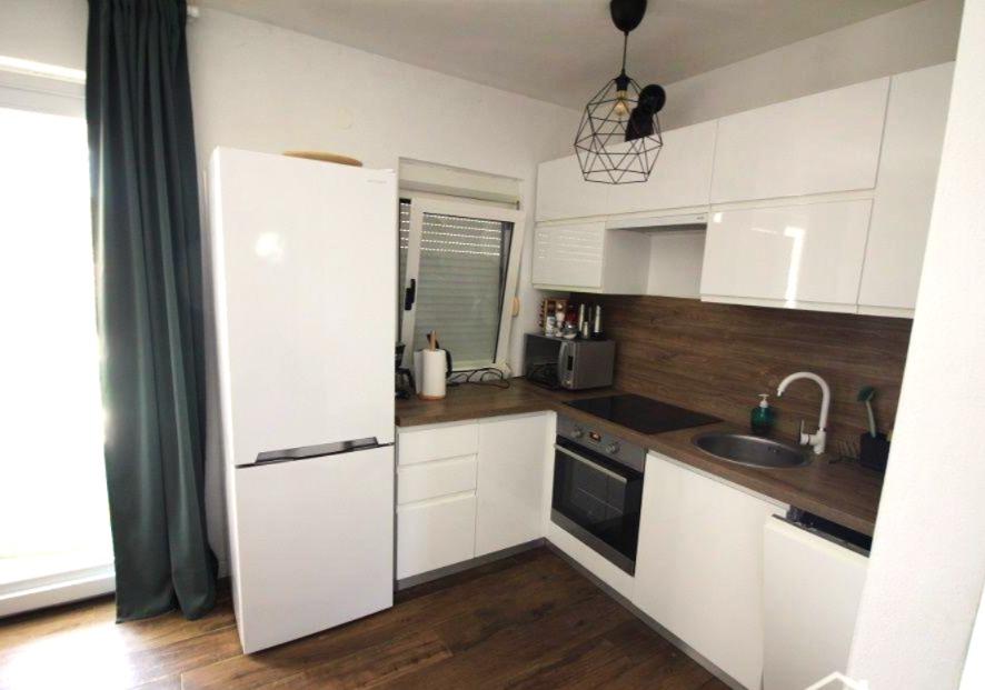 Bungalov, 4i, s krásnou a priestrannou záhradou, ostrov Vir.