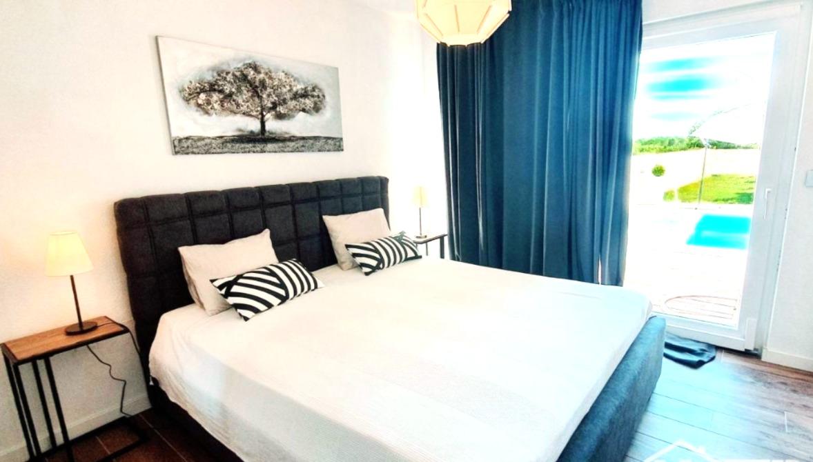 Bungalov, 4i, s krásnou a priestrannou záhradou, ostrov Vir.