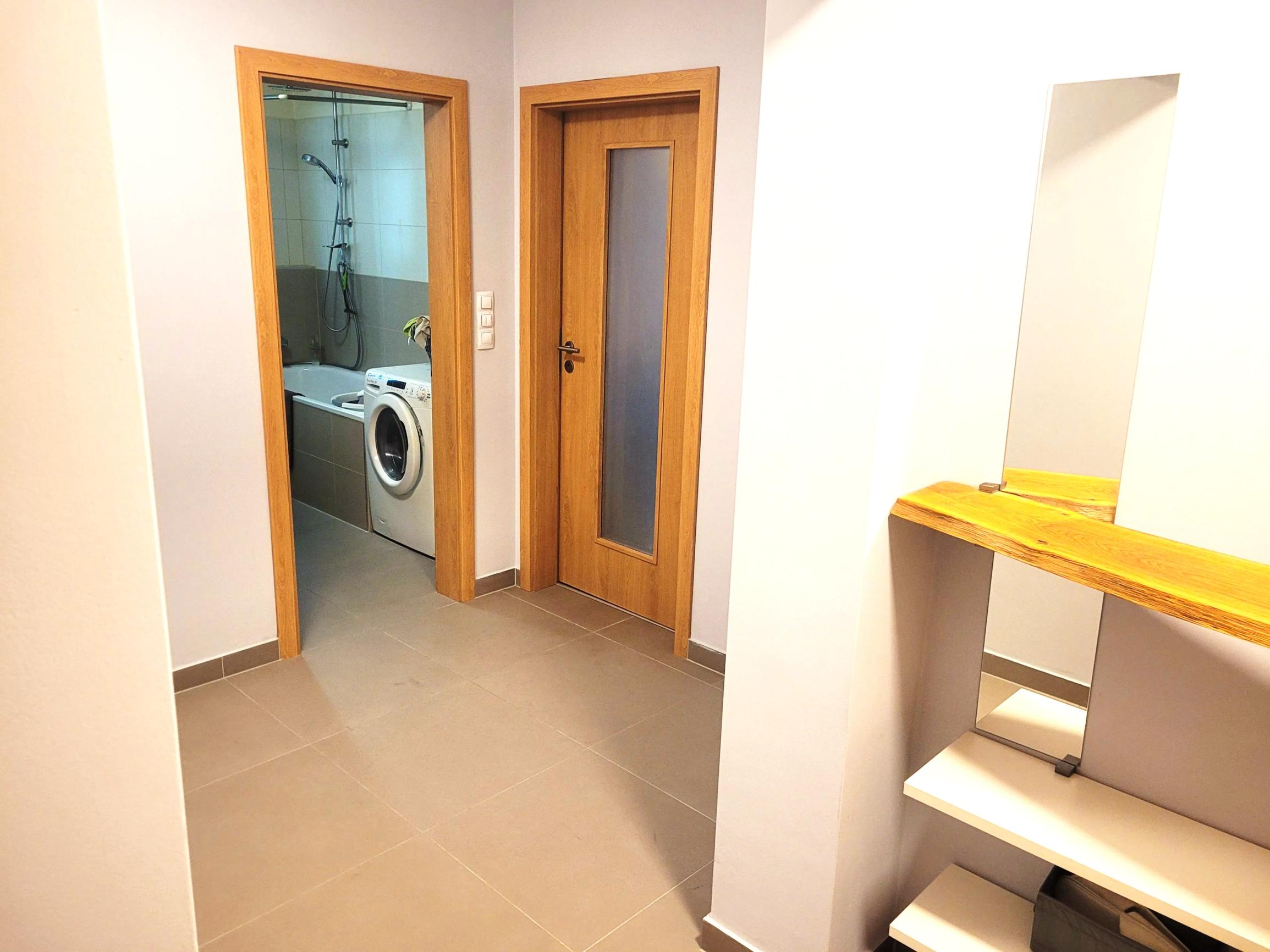 PREDAJ – svetlý 1i apartmán s balkónom, Rezidencia Premiere.
