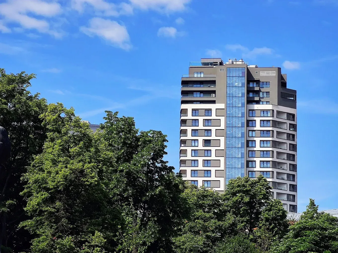 PREDAJ – svetlý 1i apartmán s balkónom, Rezidencia Premiere.