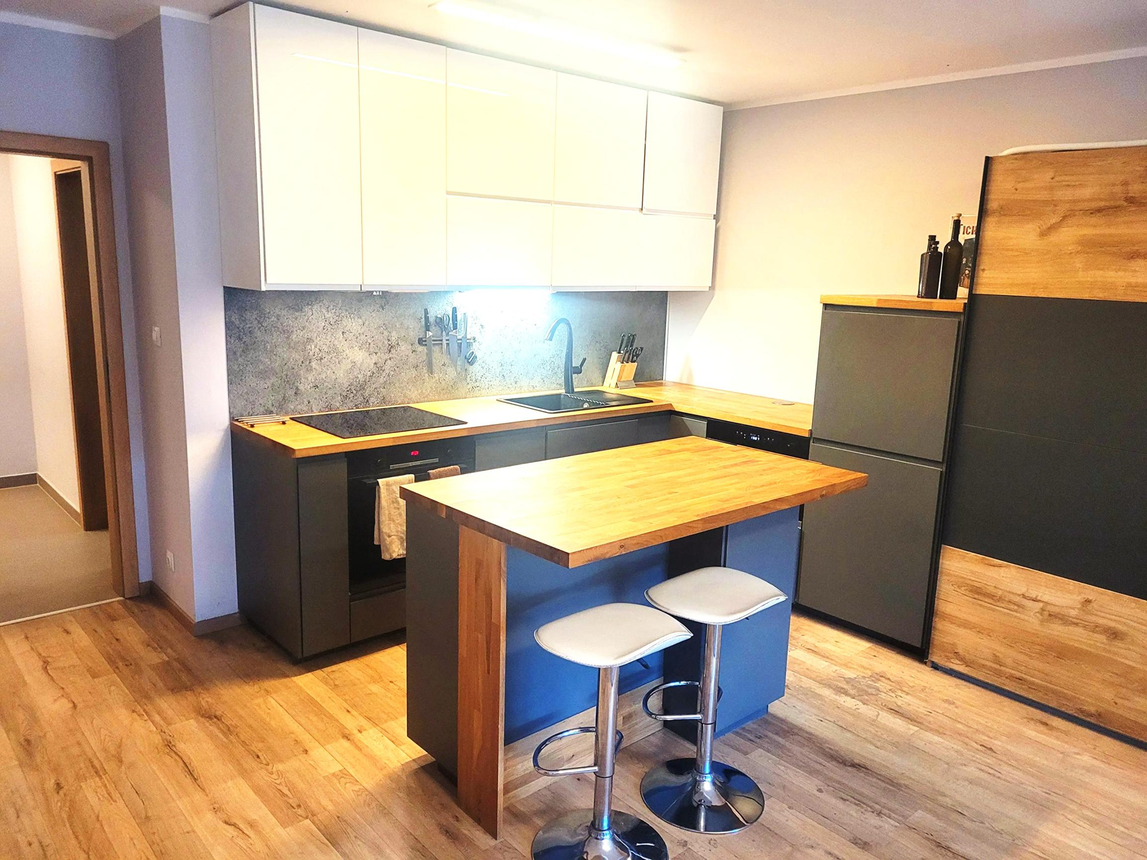 PREDAJ – svetlý 1i apartmán s balkónom, Rezidencia Premiere.