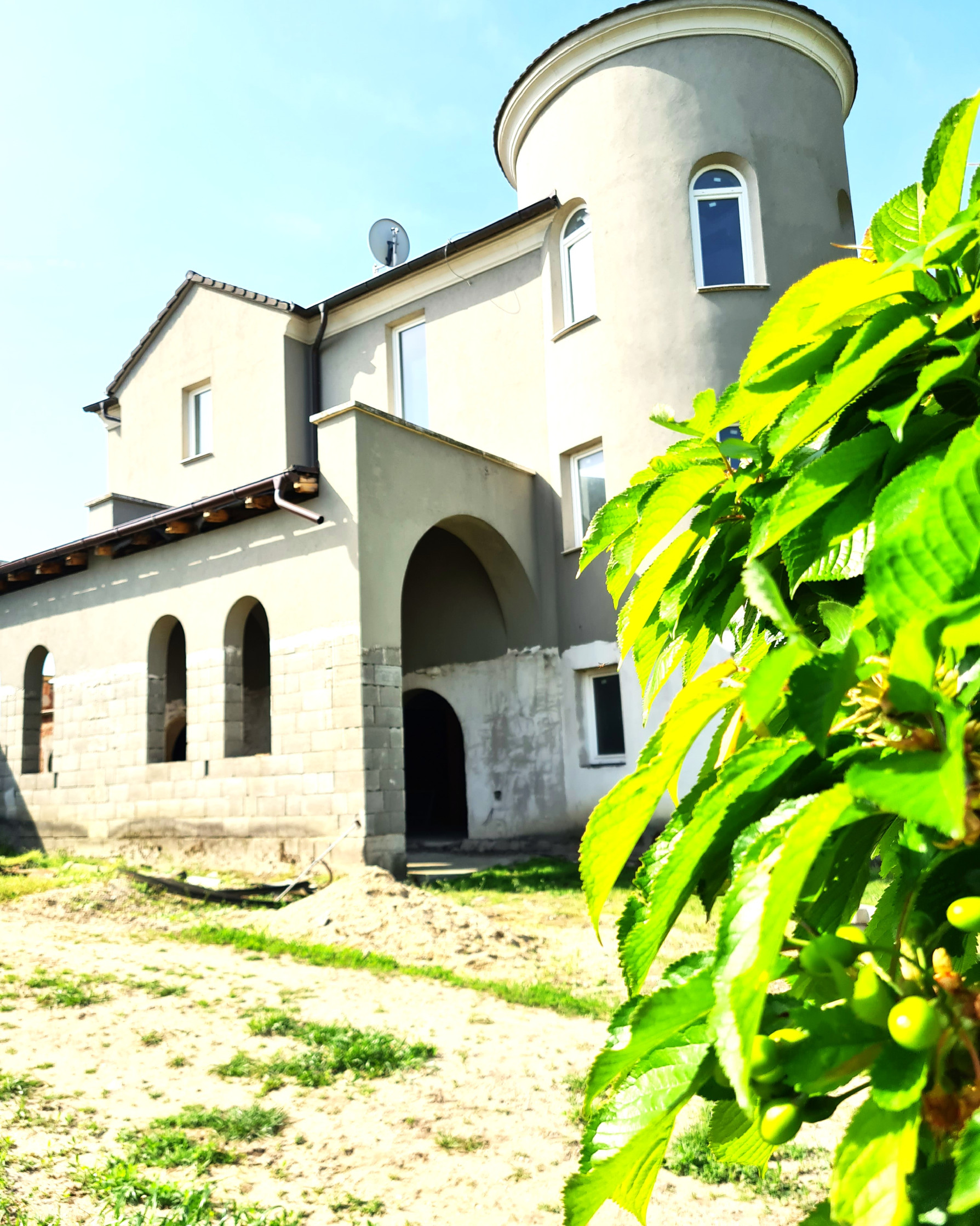 NA PREDAJ - Vila, v obci Moča, okr. Komárno s výhľadom na Dunaj.