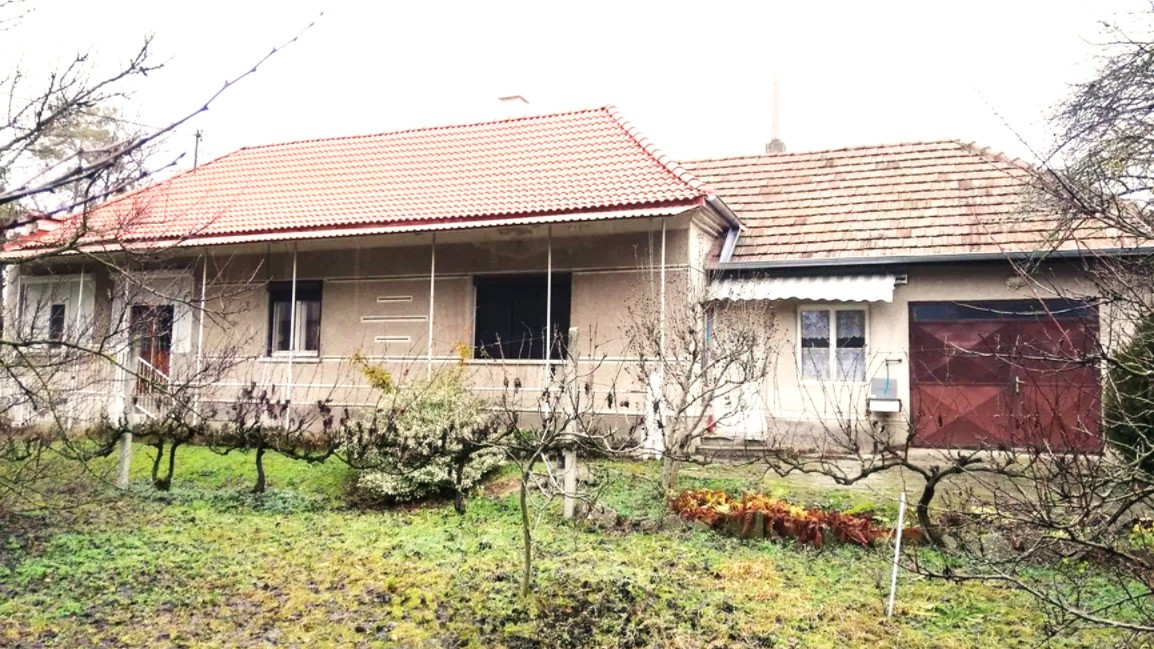 NA PREDAJ – 3i, 150 m2, pozemok 1 239 m2, obec Moča, okr. Komárno.
