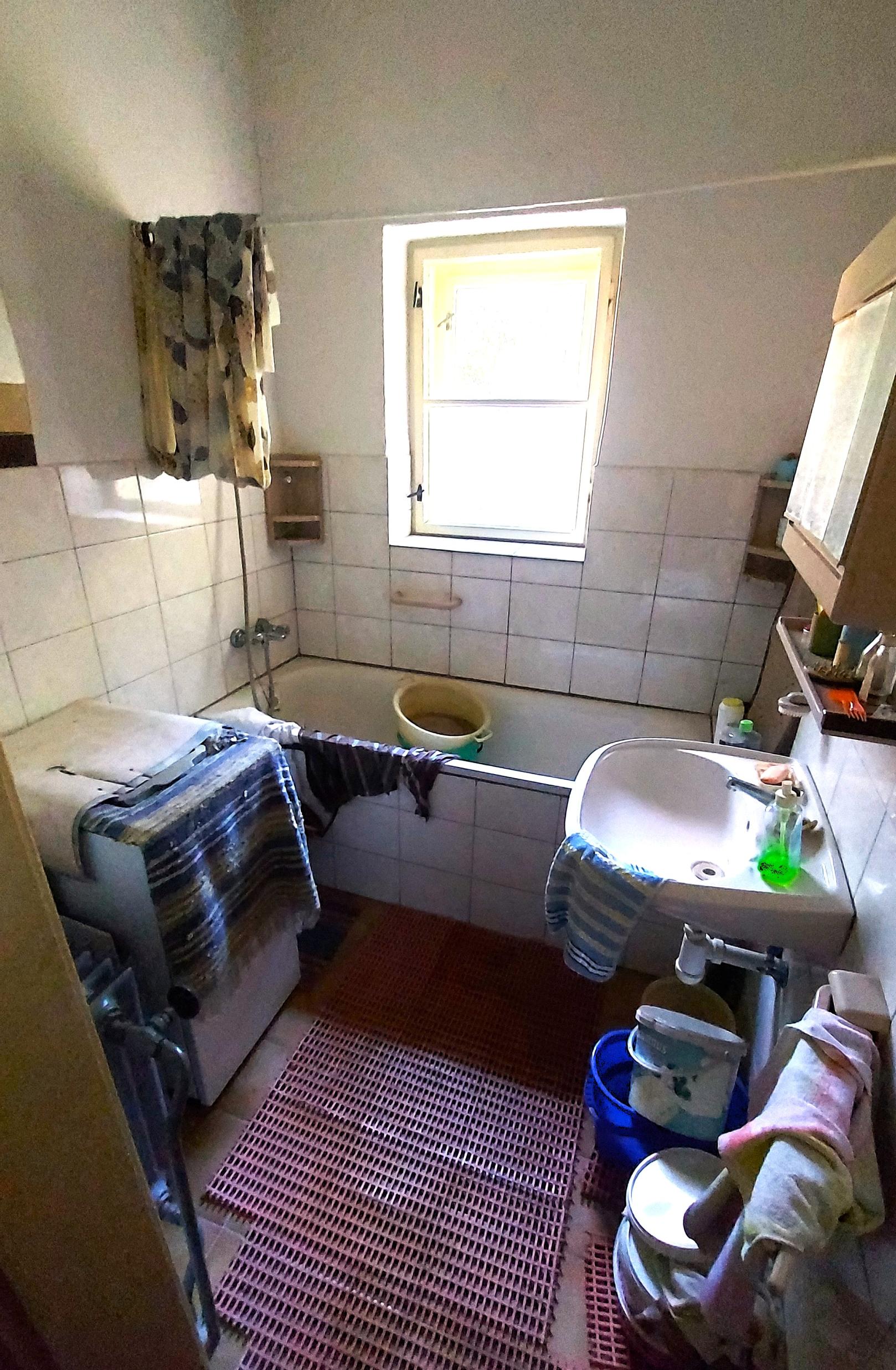 EXKLUZÍVNE, PREDAJ - 6i RD, UP 200 m2, pozemok 1742 m2, Banská Štiavnica.