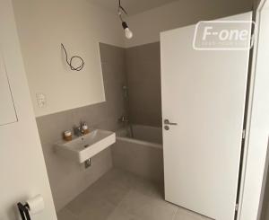 Predaj 2 izbový byt na Slnečniciach POP- Bratislava-Petržalka,