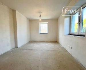 4-izbový rodinný dom s garážou a krásnym výhľadom na Zobor