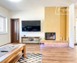 Prenájom | 6-izbový rodinný dom, Dolný Hričov 