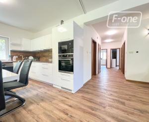 Prenájom | 6-izbový rodinný dom, Dolný Hričov 