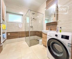 Prenájom | 6-izbový rodinný dom, Dolný Hričov 