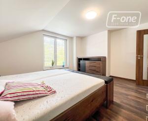 Prenájom | 6-izbový rodinný dom, Dolný Hričov 