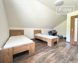 Prenájom | 6-izbový rodinný dom, Dolný Hričov 