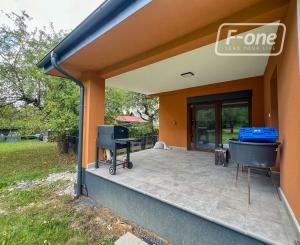 Prenájom | 6-izbový rodinný dom, Dolný Hričov 