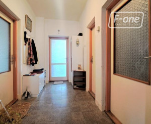 Dvojgeneračná stavba v malebnej obci Trstín