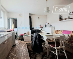 Dvojgeneračná stavba v malebnej obci Trstín