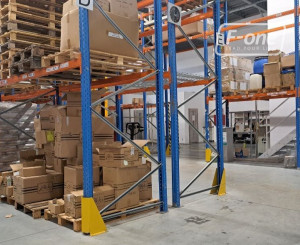 Skladový priestor s regálmi