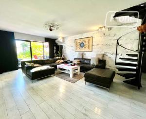 Predaj | Exkluzívny bungalov s fitkom a bazénom