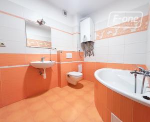 Prenájom | Priestranný 2-izbovy byt s parkovaním, KNM