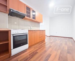 Prenájom | Priestranný 2-izbovy byt s parkovaním, KNM