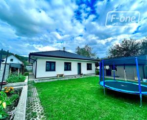 Predaj | krásny 4-izbový rodinný dom v obci Pružina