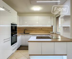 Predaj | Rodinný dom s terasou a záhradou, Čierne