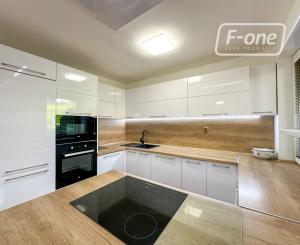 Predaj | Rodinný dom s terasou a záhradou, Čierne