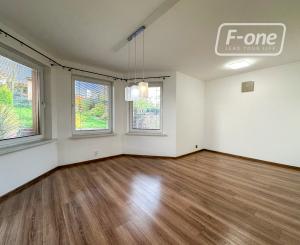 Predaj | Rodinný dom s terasou a záhradou, Čierne